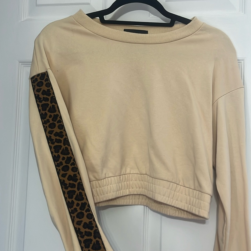 Kittenish Cheetah Leopard Crop Sweater sz medium